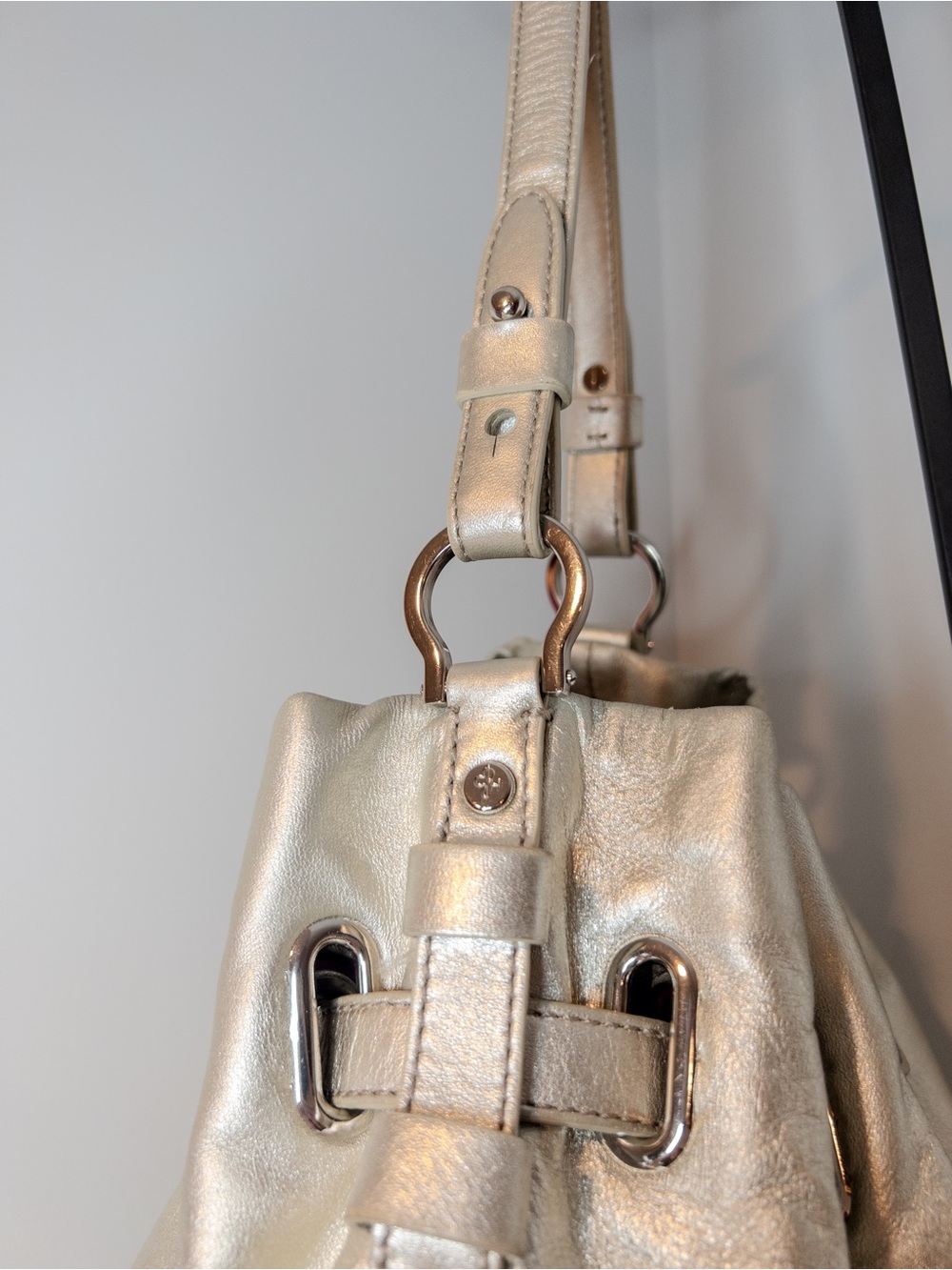 Cole Haan Silver Metallic Leather Drawstring Bucket Bag Hobo Shoulder Bag - Picture 6 of 13